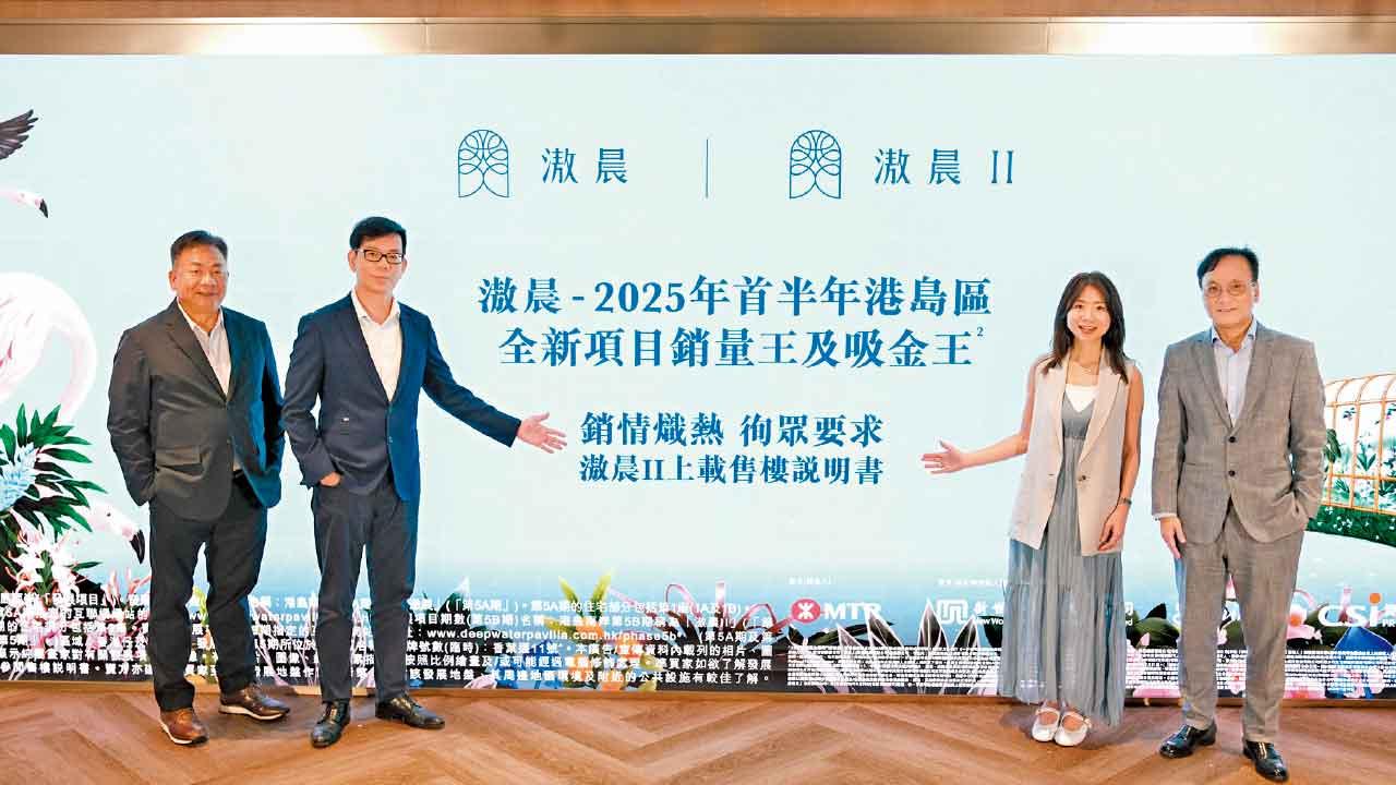 何家欣稱(右二),滶晨II有機會下周進行發售。