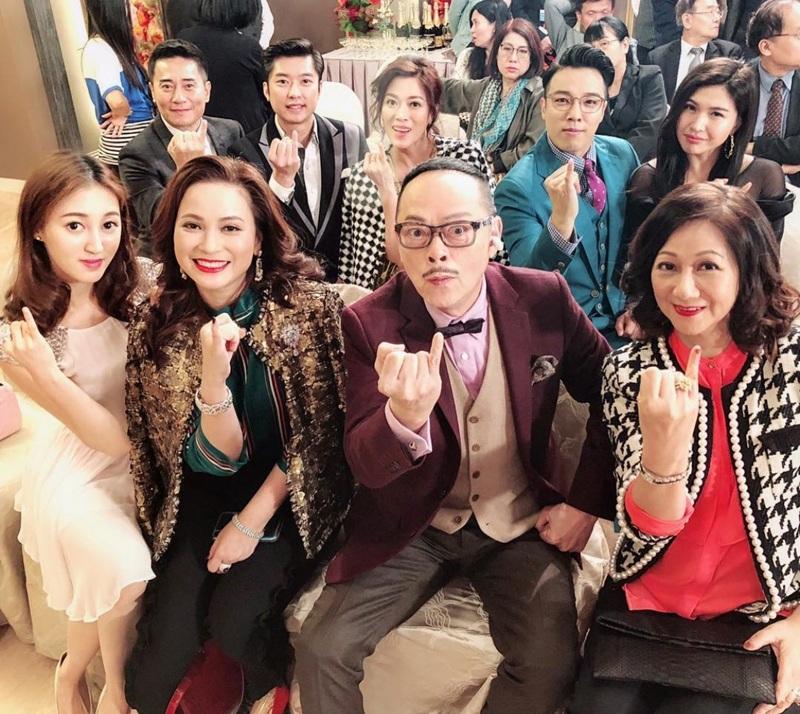 曾在《愛.回家之開心速遞》飾演龍家大小姐。