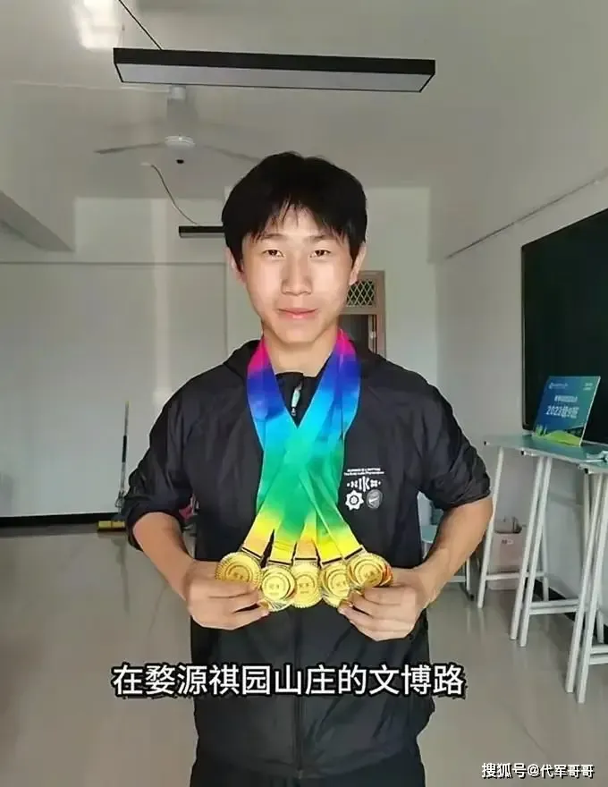 田徑運動員虞錦因電單車而去世。