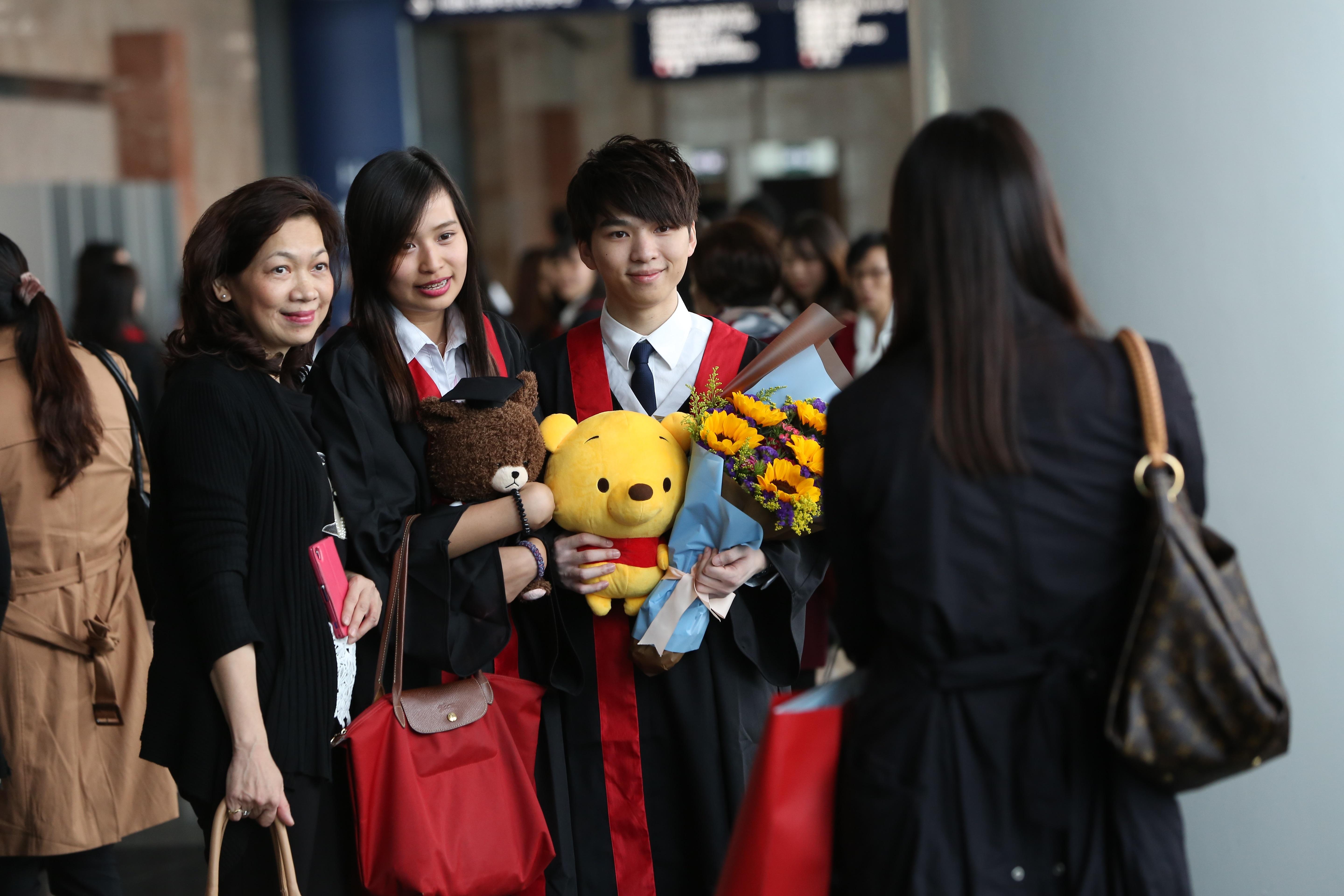 調查顯示,87%香港畢業生對未來就業前景充滿信心,高於全球81%平均水平。(資料圖片)