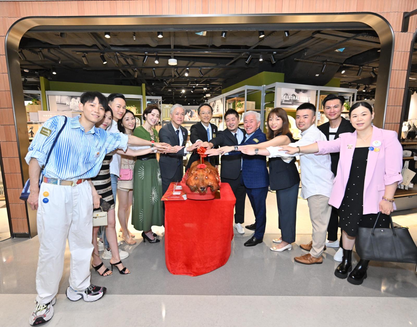 日本人氣生活雜貨店3COINS的香港首間旗艦店上周五(7月18日)在銅鑼灣希慎廣場開幕,店方宣布首日銷售額打破品牌自1994年開業以來單日銷售紀錄。(3COINS提供)