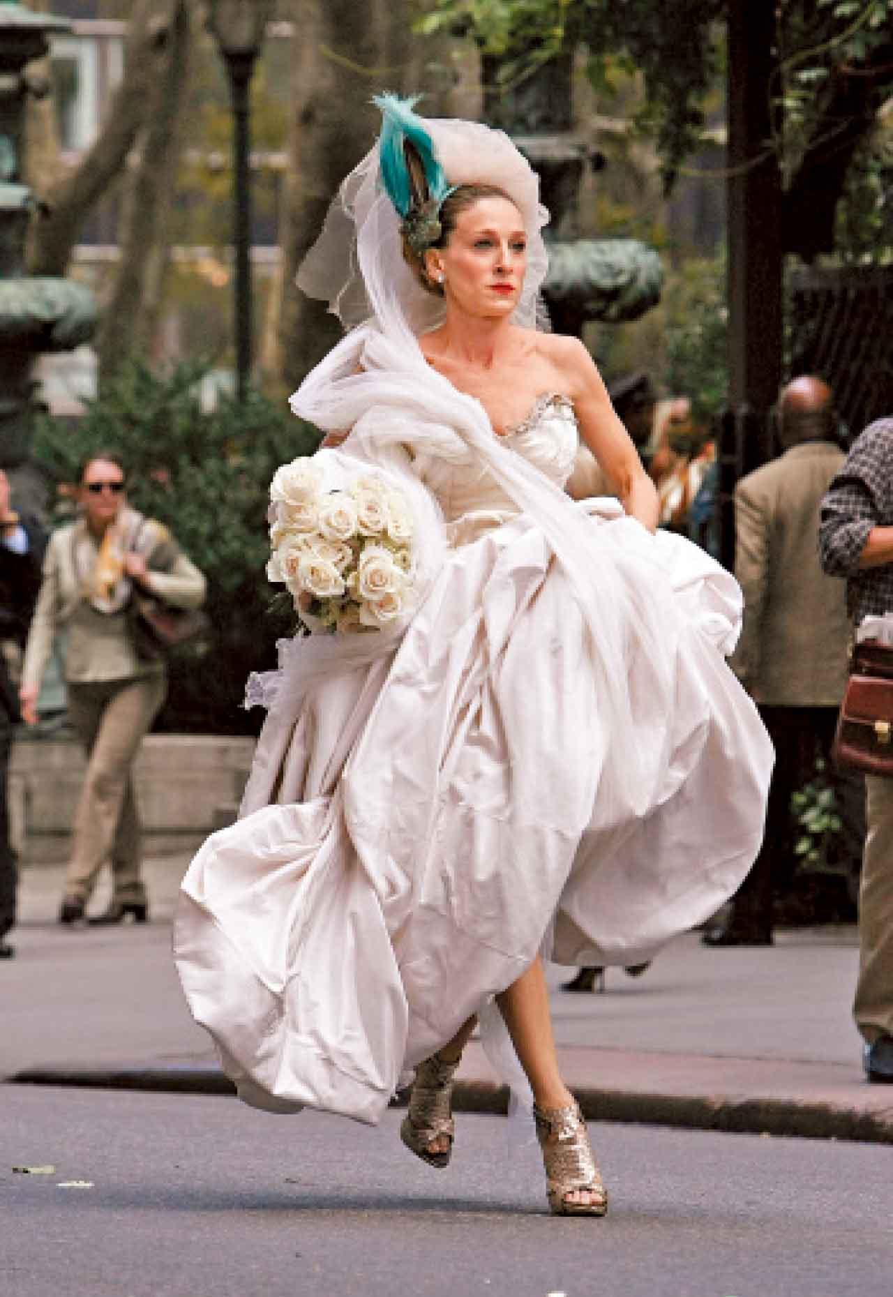 Westwood緊身胸衣婚紗的原始版本首次亮相於2007-2008秋冬系列Wake Up, Cave Girl,後來由Sarah Jessica Parker在《慾望都市:電影版》中穿著。