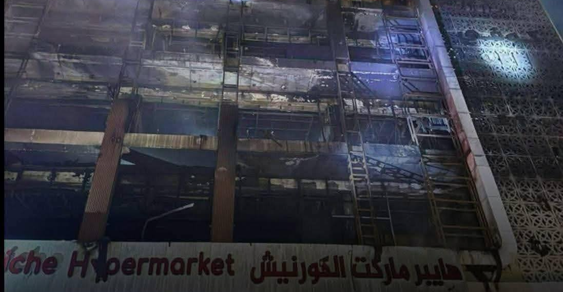 伊拉克一個購物中心發生大火。(網上圖片)