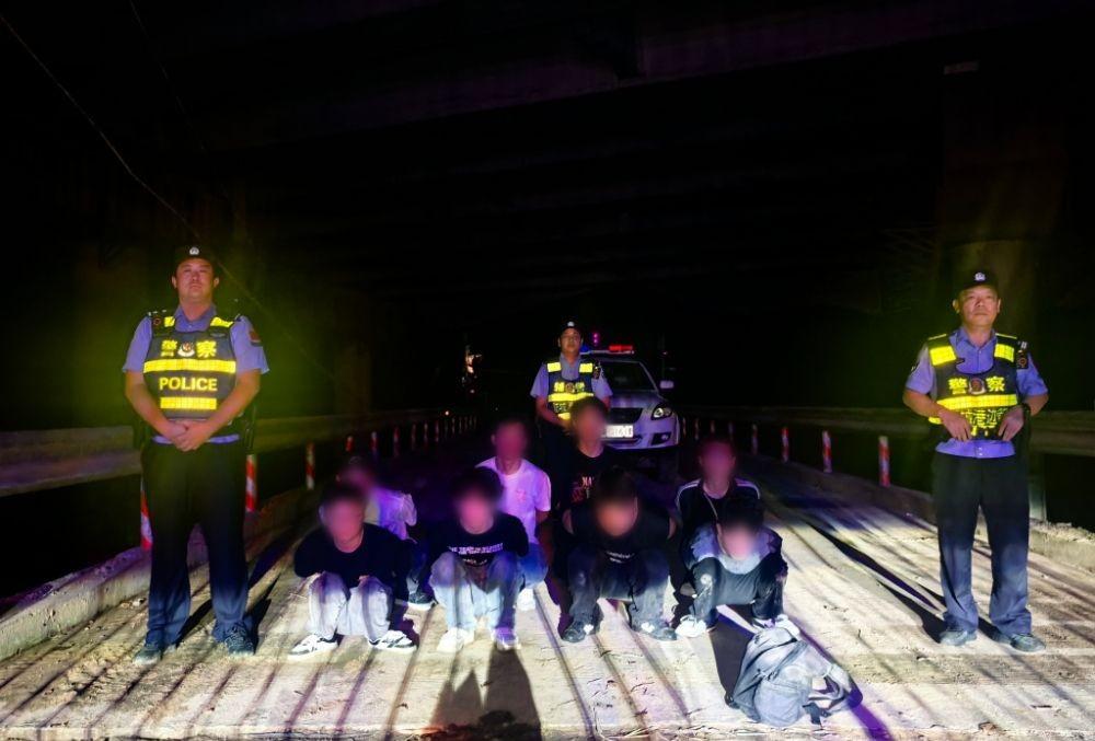 廣西警方逮捕8名偷渡人士。