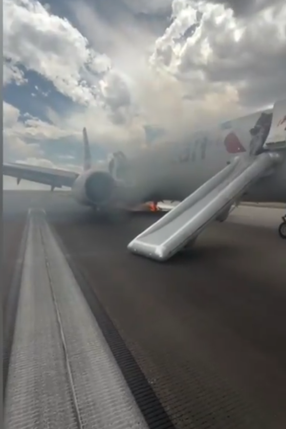 美國航空波音客機跑道冒煙起火 173乘客驚險逃生(有片)