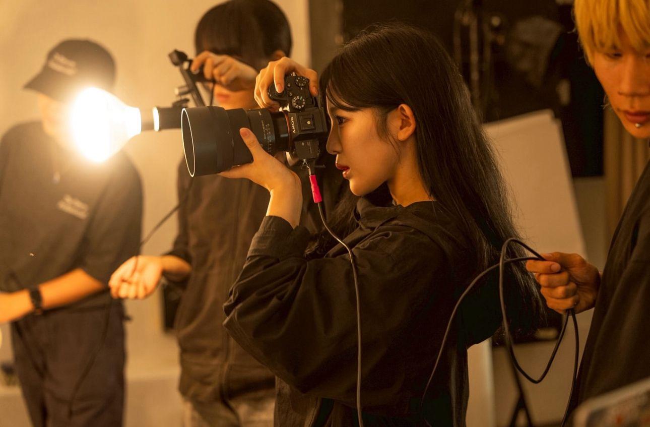 天木純化身型格攝影師拍照。