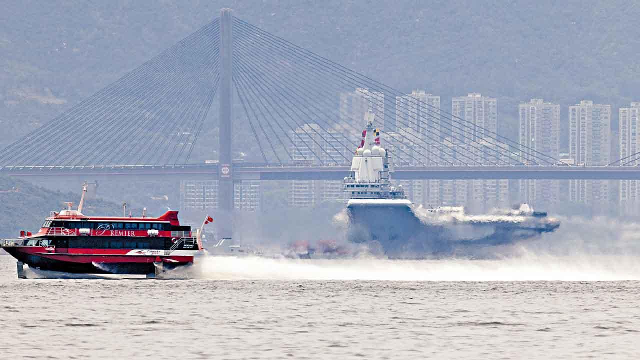 山東艦航母編隊抵達港。(蘇文傑攝)