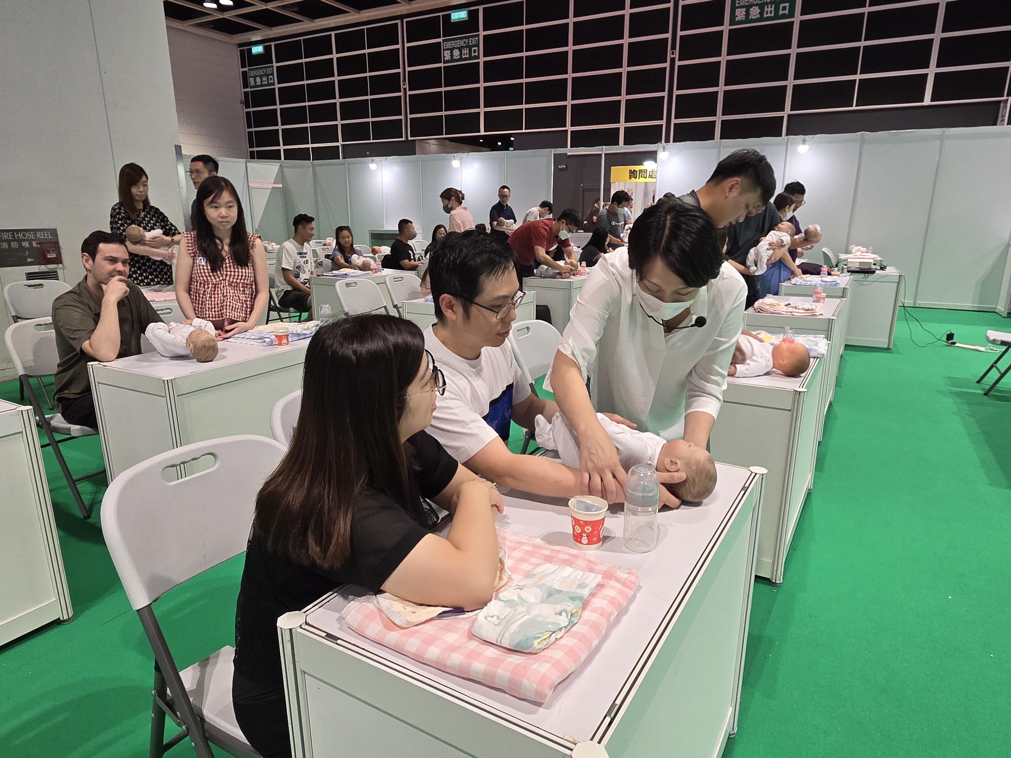 荷花教育學院 – 爸媽必上湊 B、急救實習課