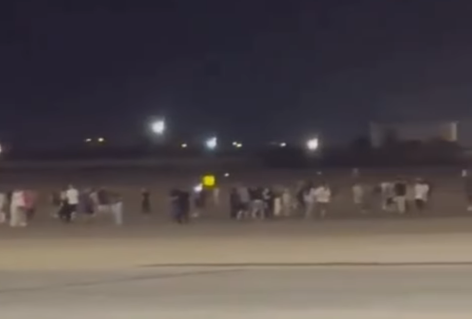 瑞安航空起火警報誤鳴 乘客機翼跳下18傷部分人骨折(有片)