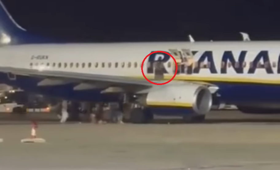 瑞安航空起火警報誤鳴 乘客機翼跳下18傷部分人骨折(有片)