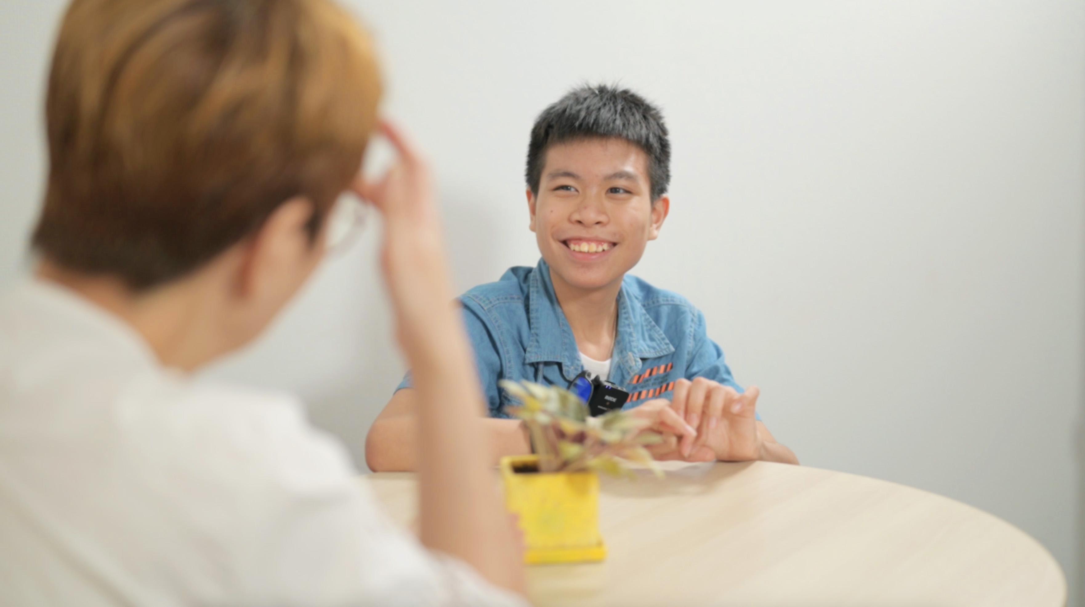 酒精墨水畫及遊戲治療助SEN學生及家人緩解壓力,重拾勇氣面對不友善對待