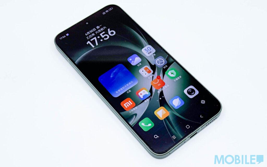 6.83吋AMOLED螢幕屏佔比相當不錯