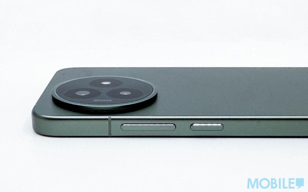 鍵位集中在機身右側