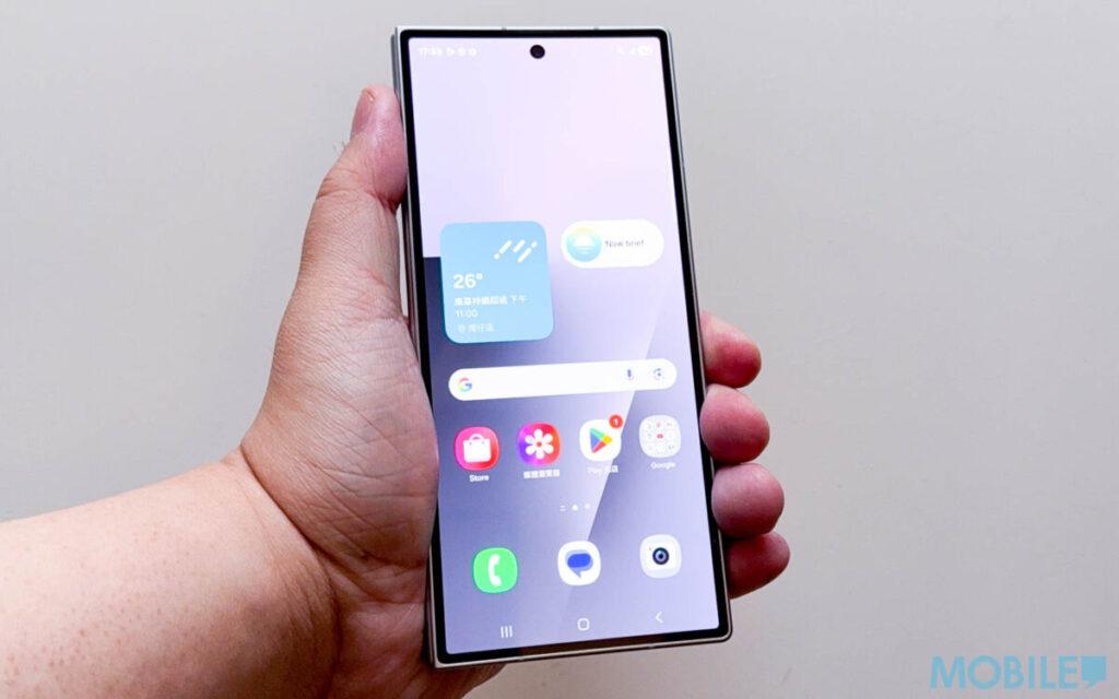 儘管為追求輕薄取消 S Pen 支援,Z Fold 7 仍搭載獨家超頻版 Snapdragon 8 Elite「for SAMSUNG」晶片,性能碾壓競品如 OPPO FIND N5。全新鉸鏈設計則進一步減少螢幕摺痕,讓8吋內屏更平整耐用。