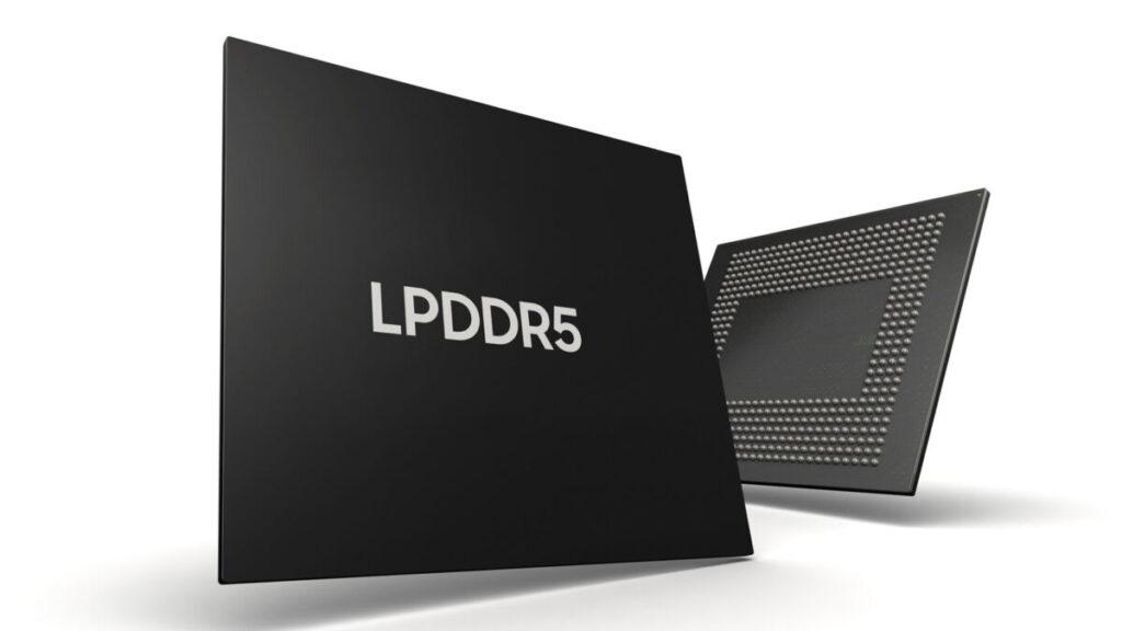 Mobile Magazine 短評:就算 iPhone 17 Air 落實採用 LPDDR5 記憶體顆粒,對日常大部份操作影響不大,反而增加 RAM 容量卻能讓系統更流暢,用家無需擔心。