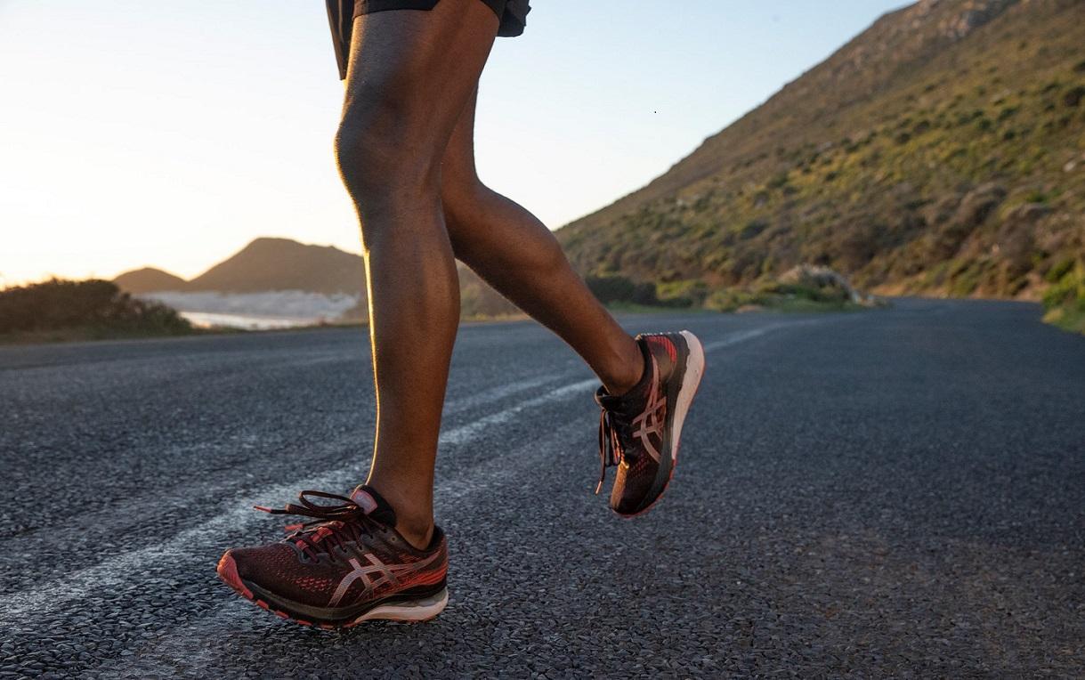 坊間有不少跑鞋是針對扁平足而設,會為足弓提供更好的支撐和保護。