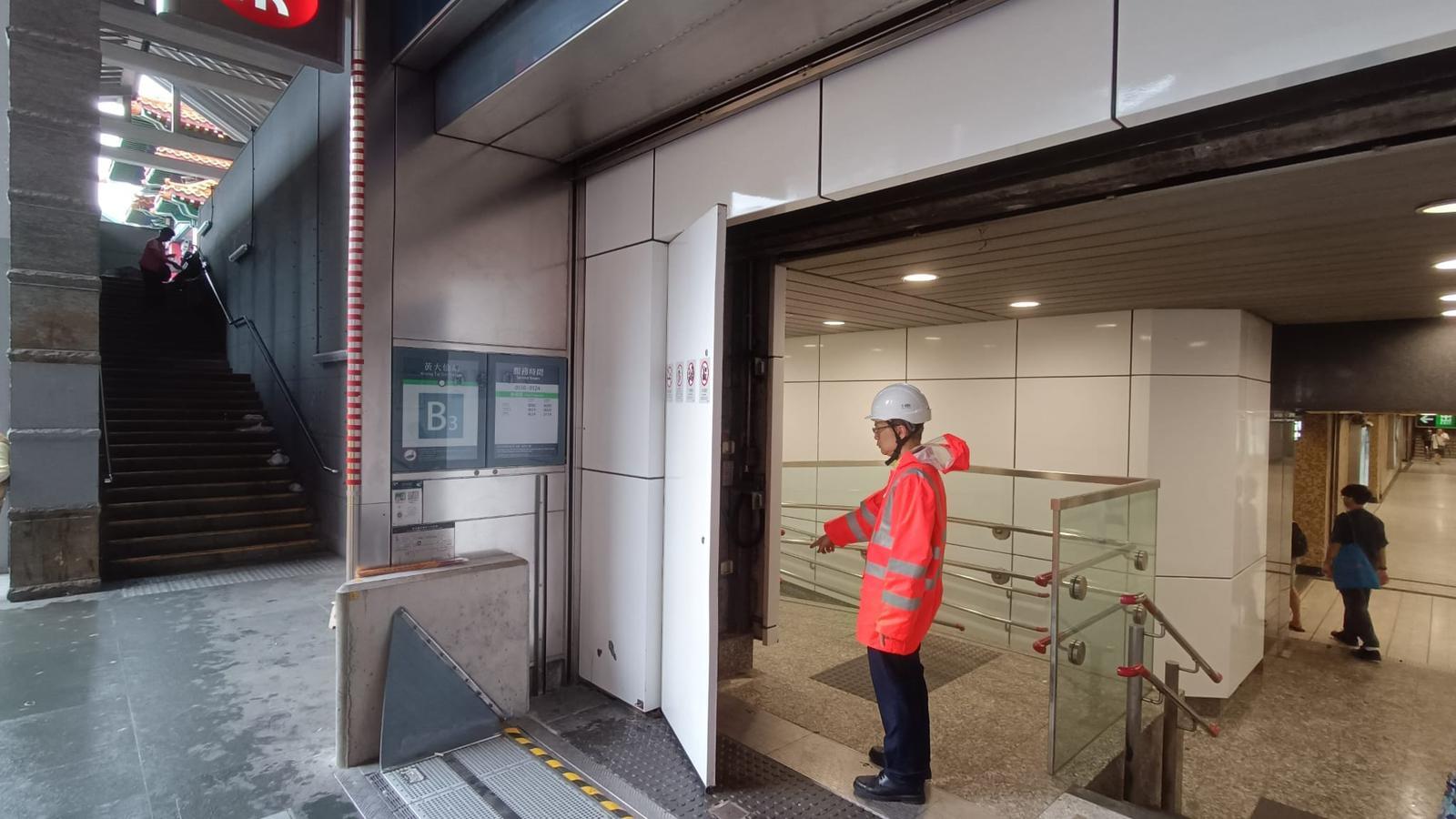 港鐵表示,會繼續密切監察各車站及設施的運作情況。(港鐵提供)
