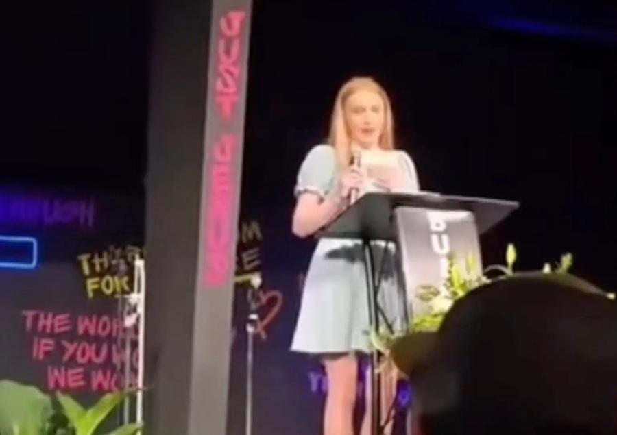 17歲少女TikTok悲痛悼父母引關注 驚揭是槍殺雙親兇手