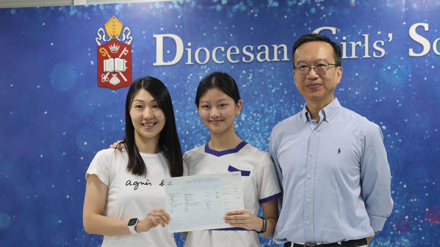 拔萃女書院超級狀元黃穎妍,她的父親是1992年華仁書院會考10A狀元黃偉強。