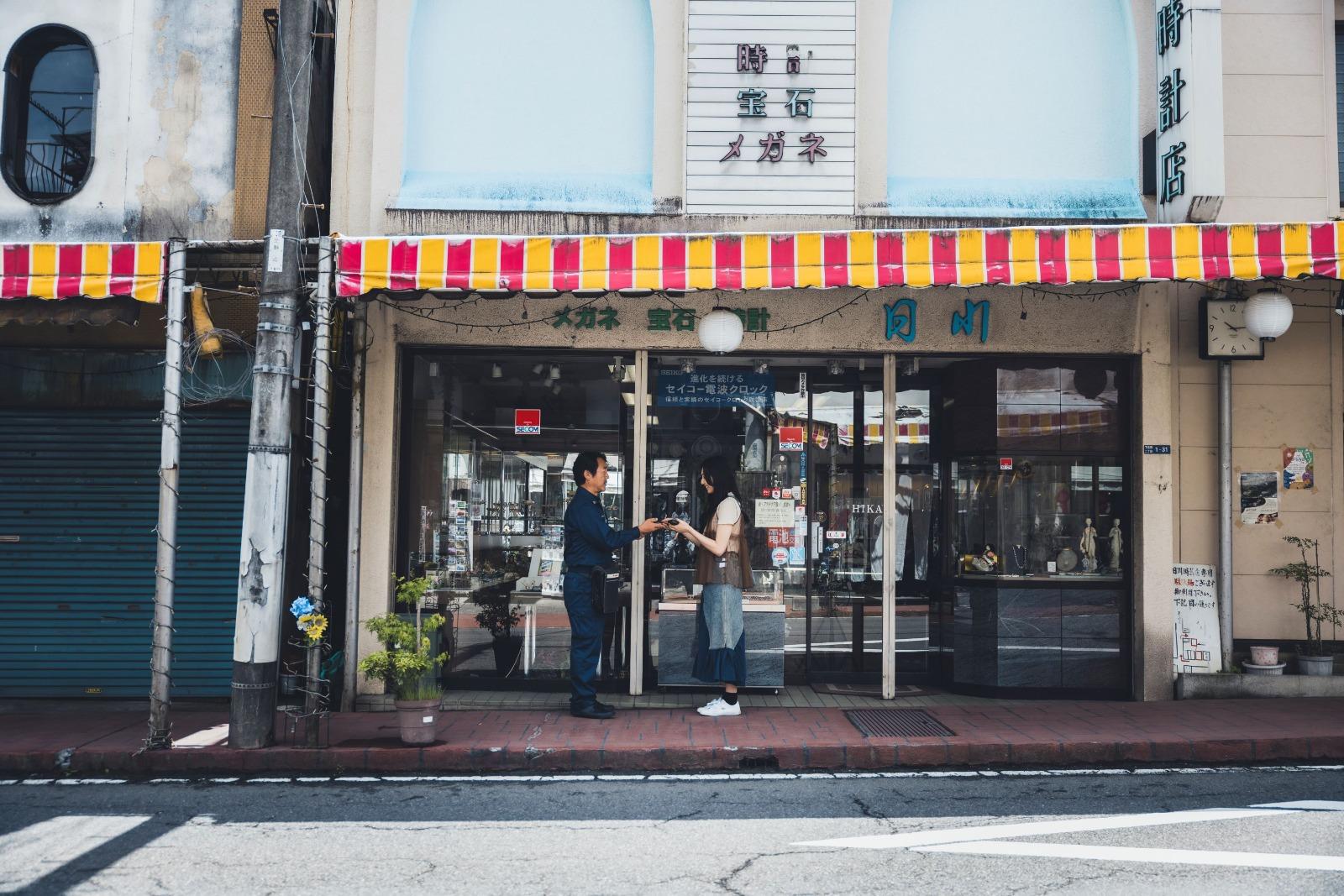 《我所看見的未來》的MV遠赴日本富士市取景,團隊更特邀富士山下的老店「日川時計」合作。