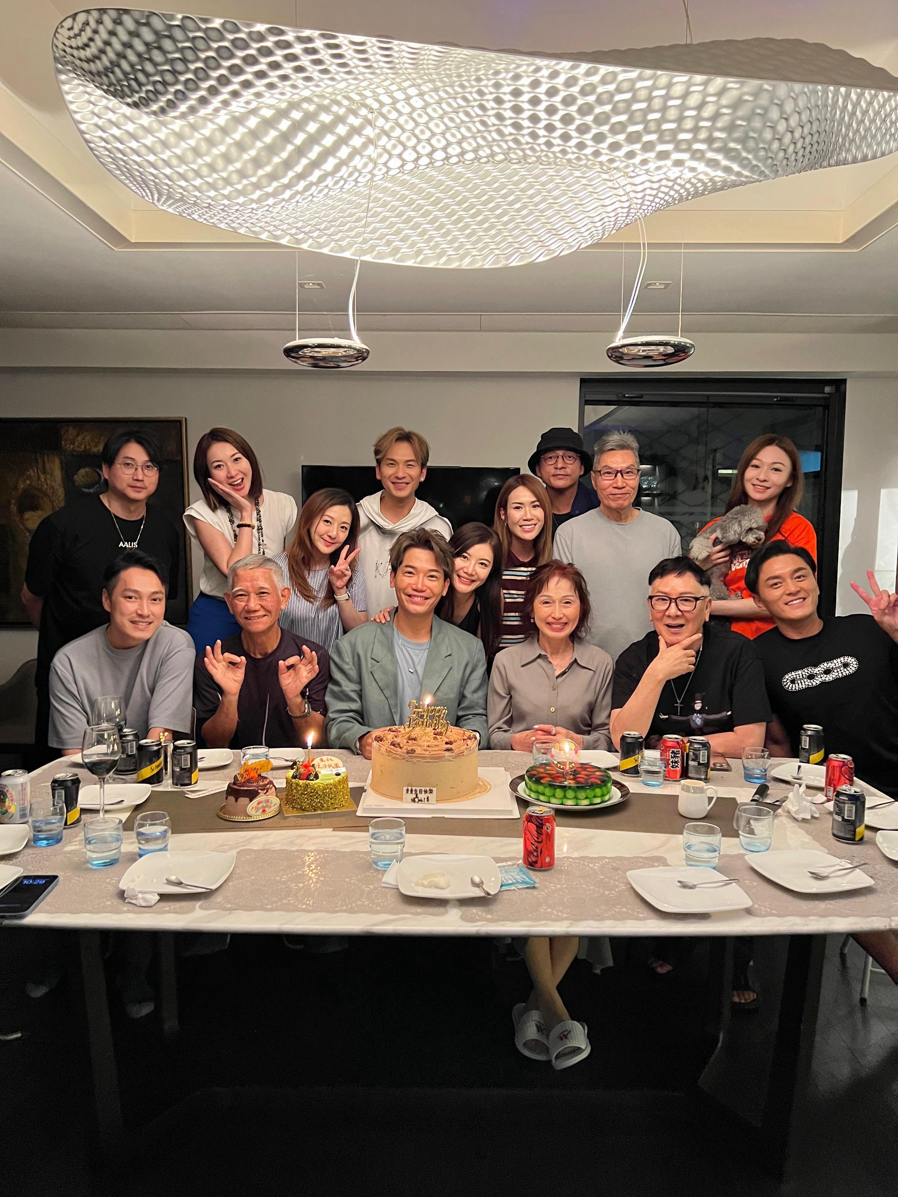 黃建東獲多位圈中好友為他悉心準備生日驚喜。