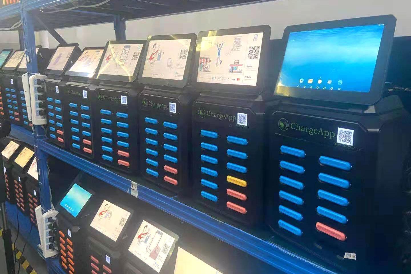 不少人在外依靠共享充電器為電話「續命」。(互聯網)