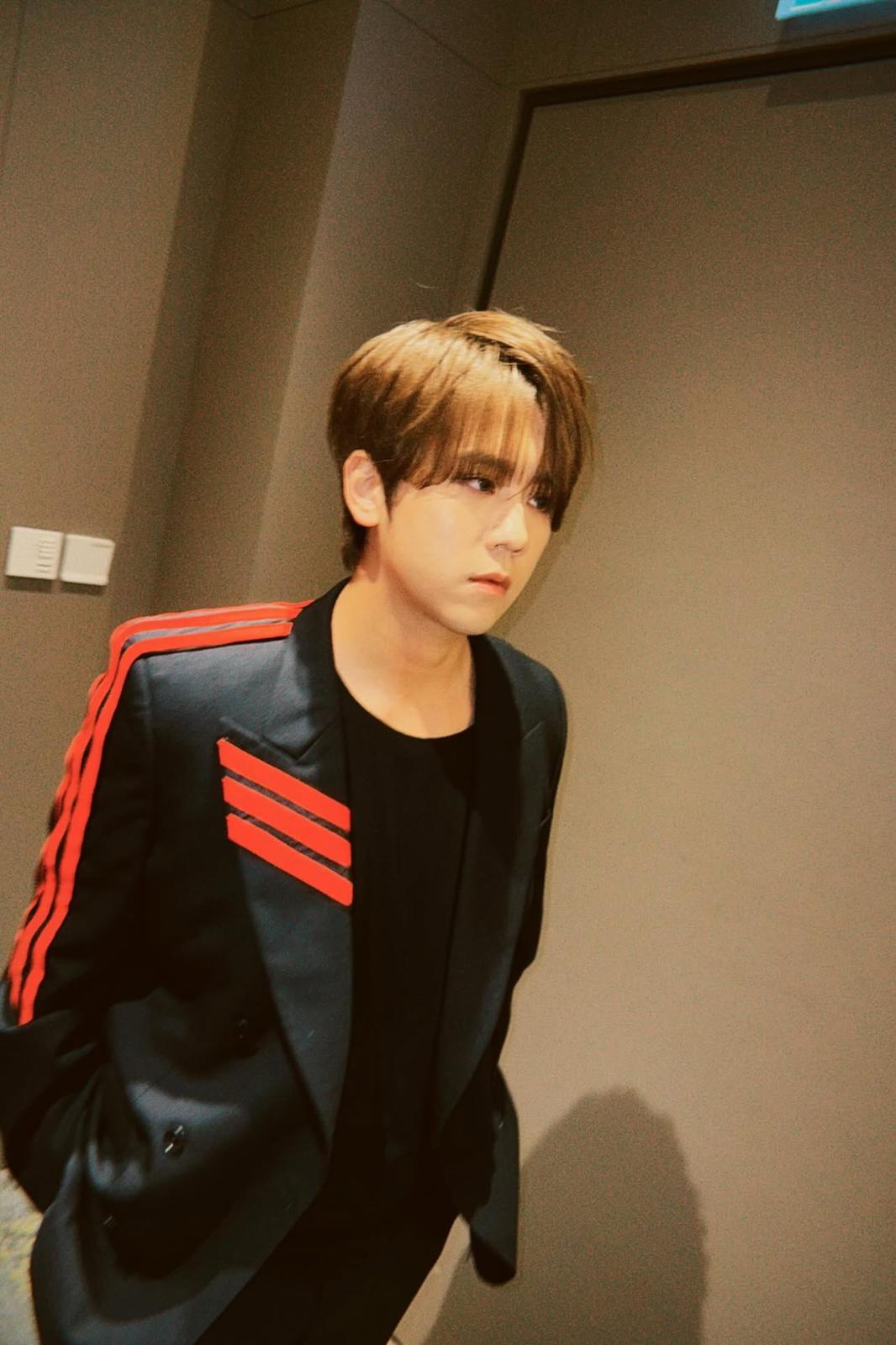 姜濤宣布閉關半個月,在Threads連環po靚相。