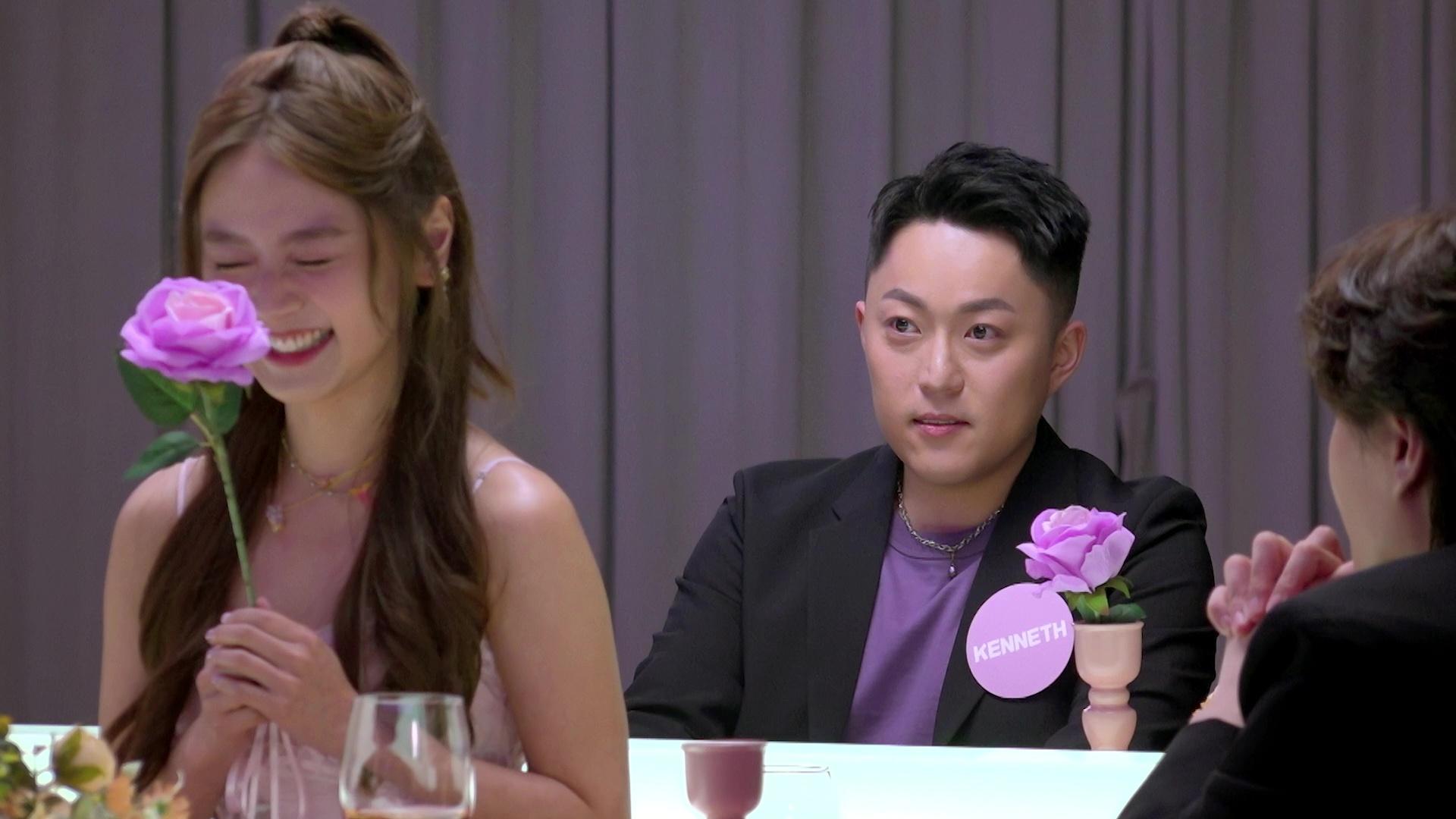 Yuki喺度心思思唔知揀邊個一齊飲湯時,Kris好緊張。