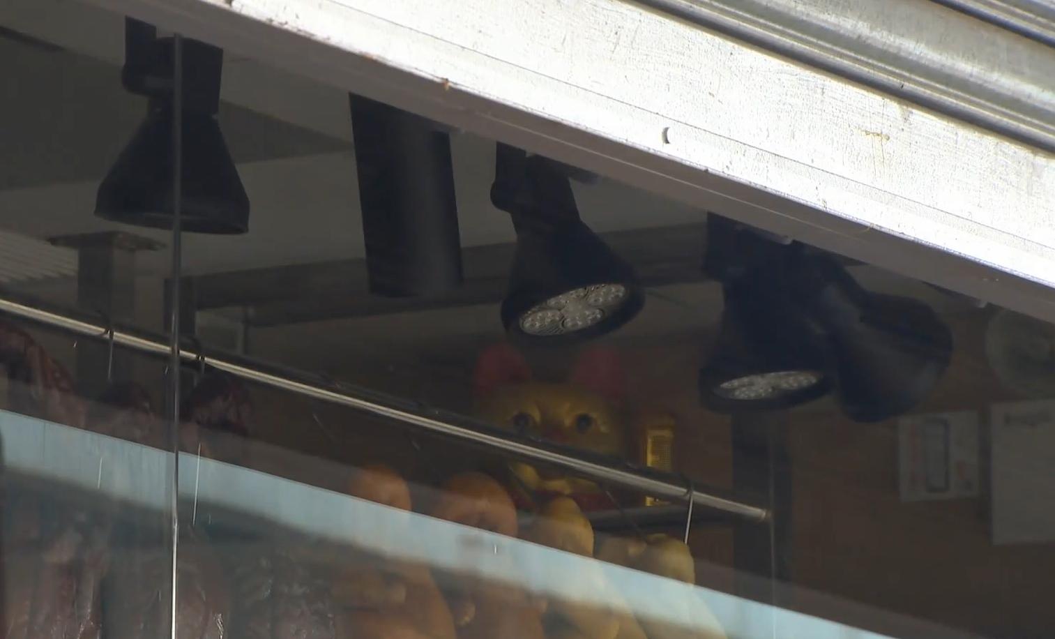 觀塘仁安大廈發生火警。(有線電視新聞截圖)