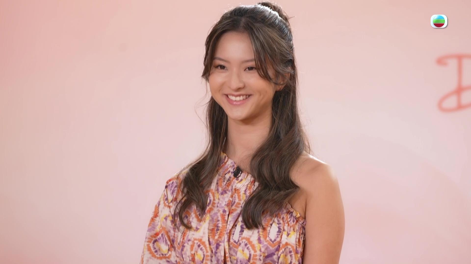 3號蔡華英大曬高難度舞姿。