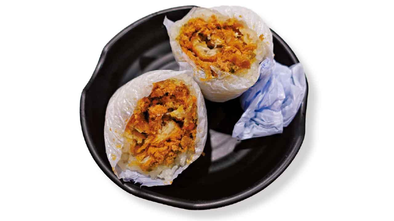 鹹粢飯即叫即包,內餡油炸鬼脆而不硬,榨菜及肉鬆鹹甜兼備。($20)
