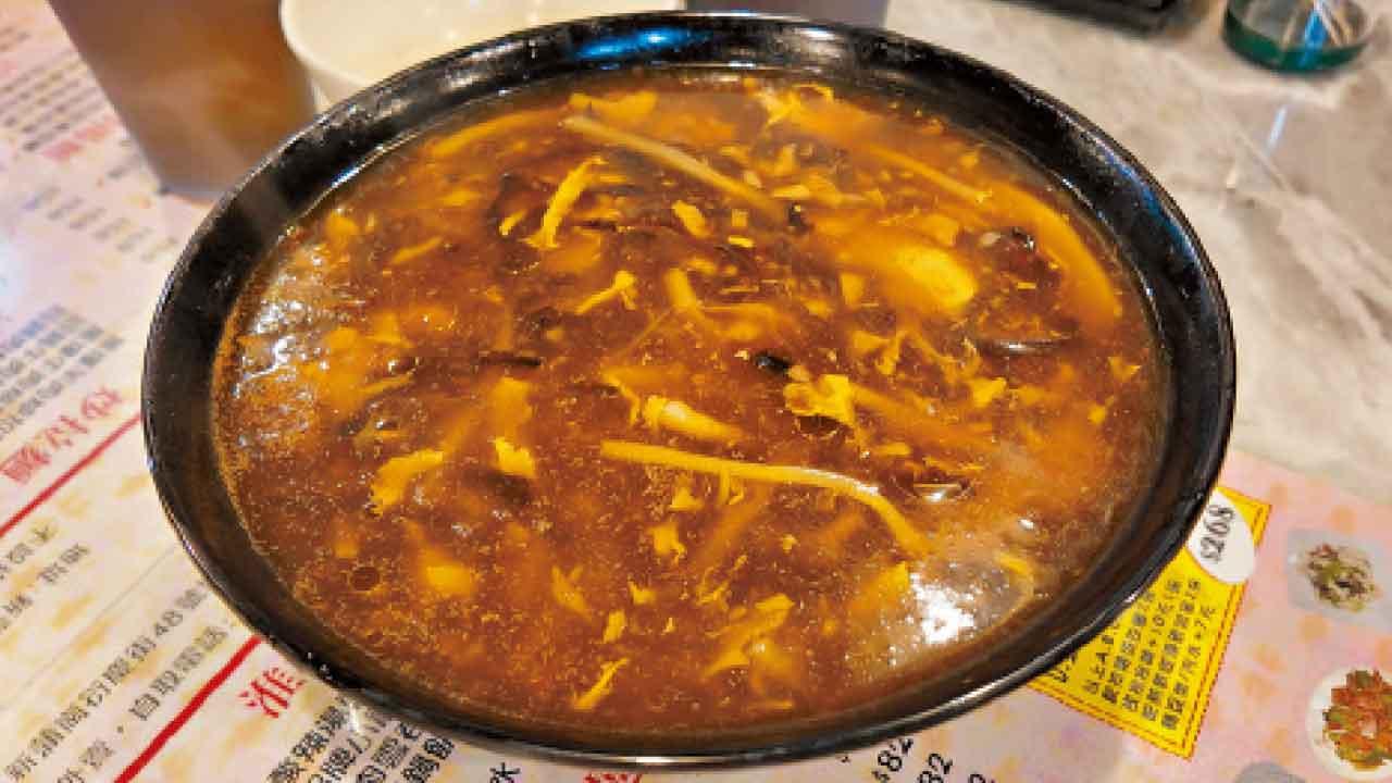 酸辣湯質感似碗仔翅,先酸後慢慢滲辣。($72)