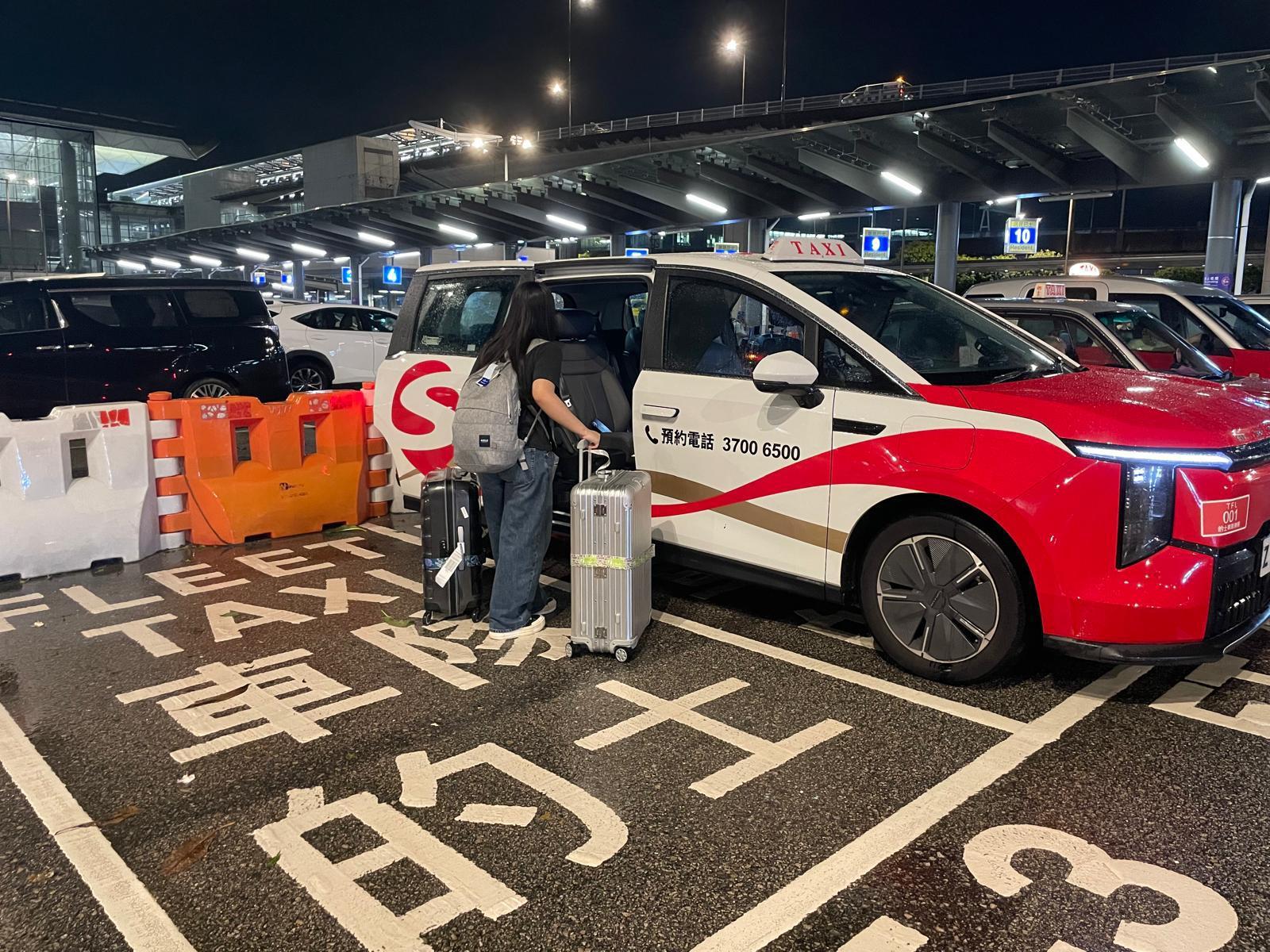運輸署批出4支的士車隊牌照,今起投入服務。(政府新聞處)