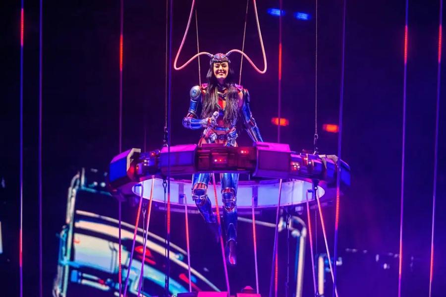 Katy正在加拿大巡迴演出。