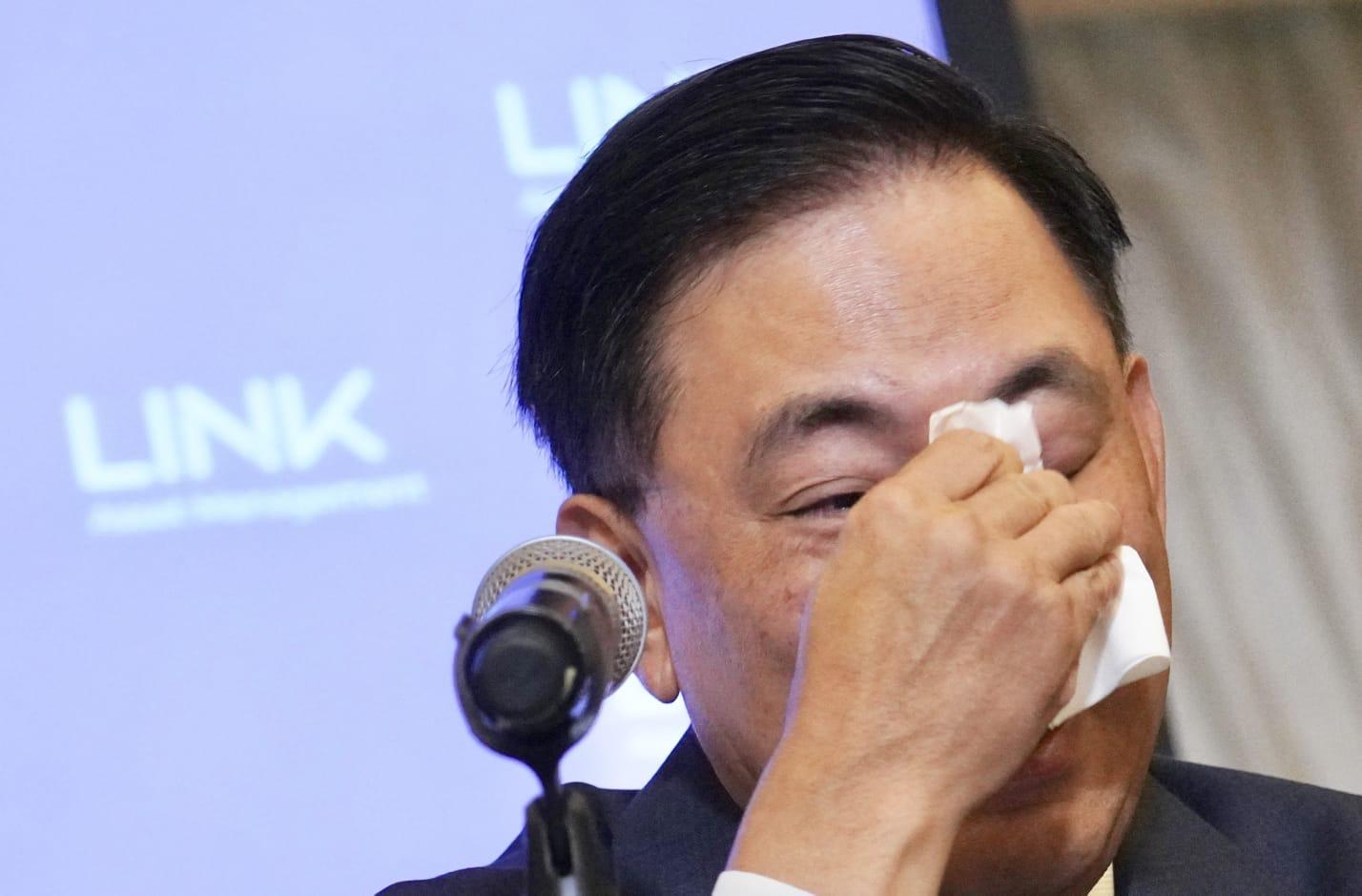 領展王國龍見傳媒時一度哽咽,認為目前是合適的交棒時機。