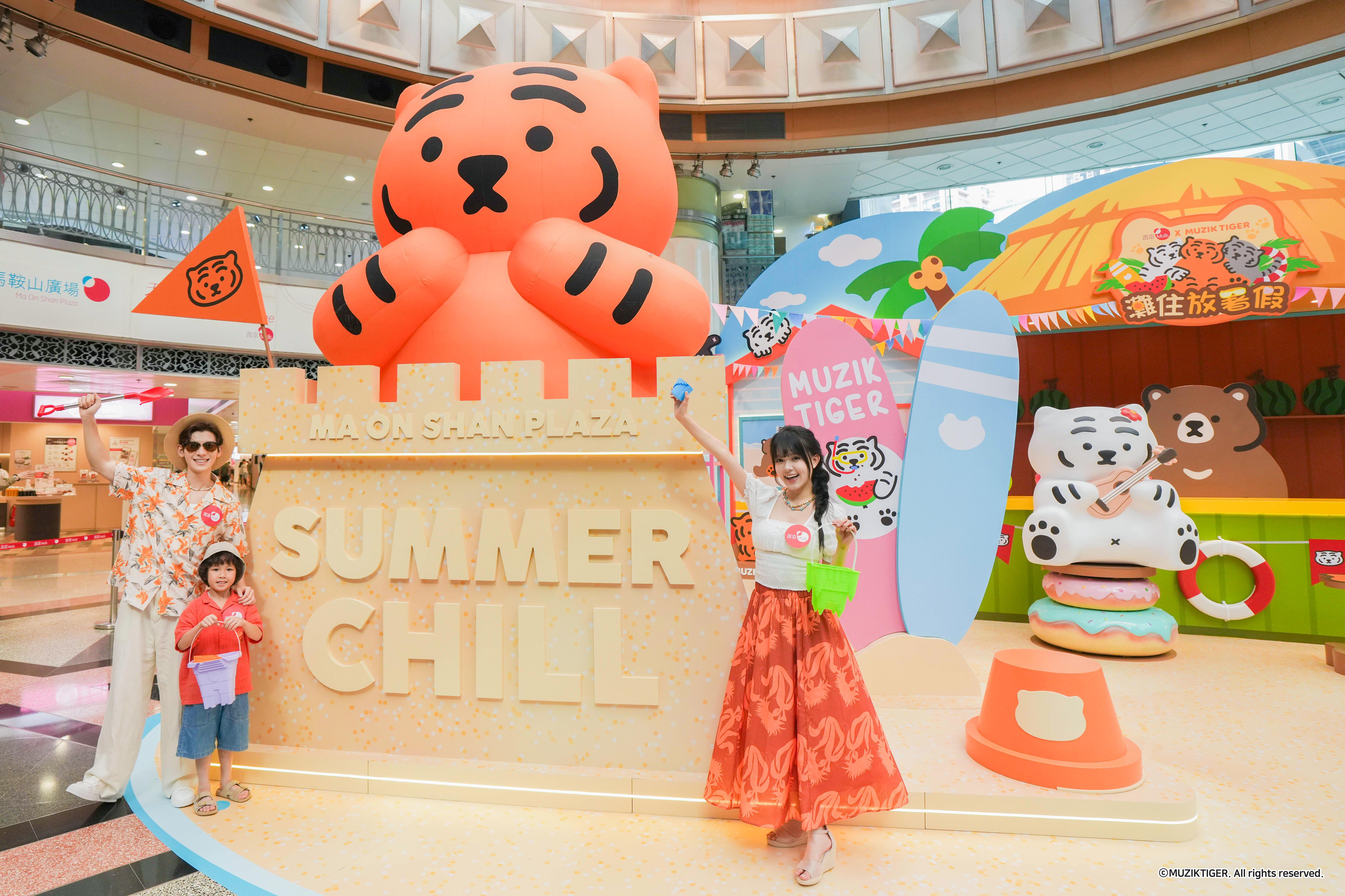 4米高的巨型Toffee沙堡旁,繽紛的沖浪板在陽光下閃耀,邀請您展開一場盛夏的Chill爆之旅