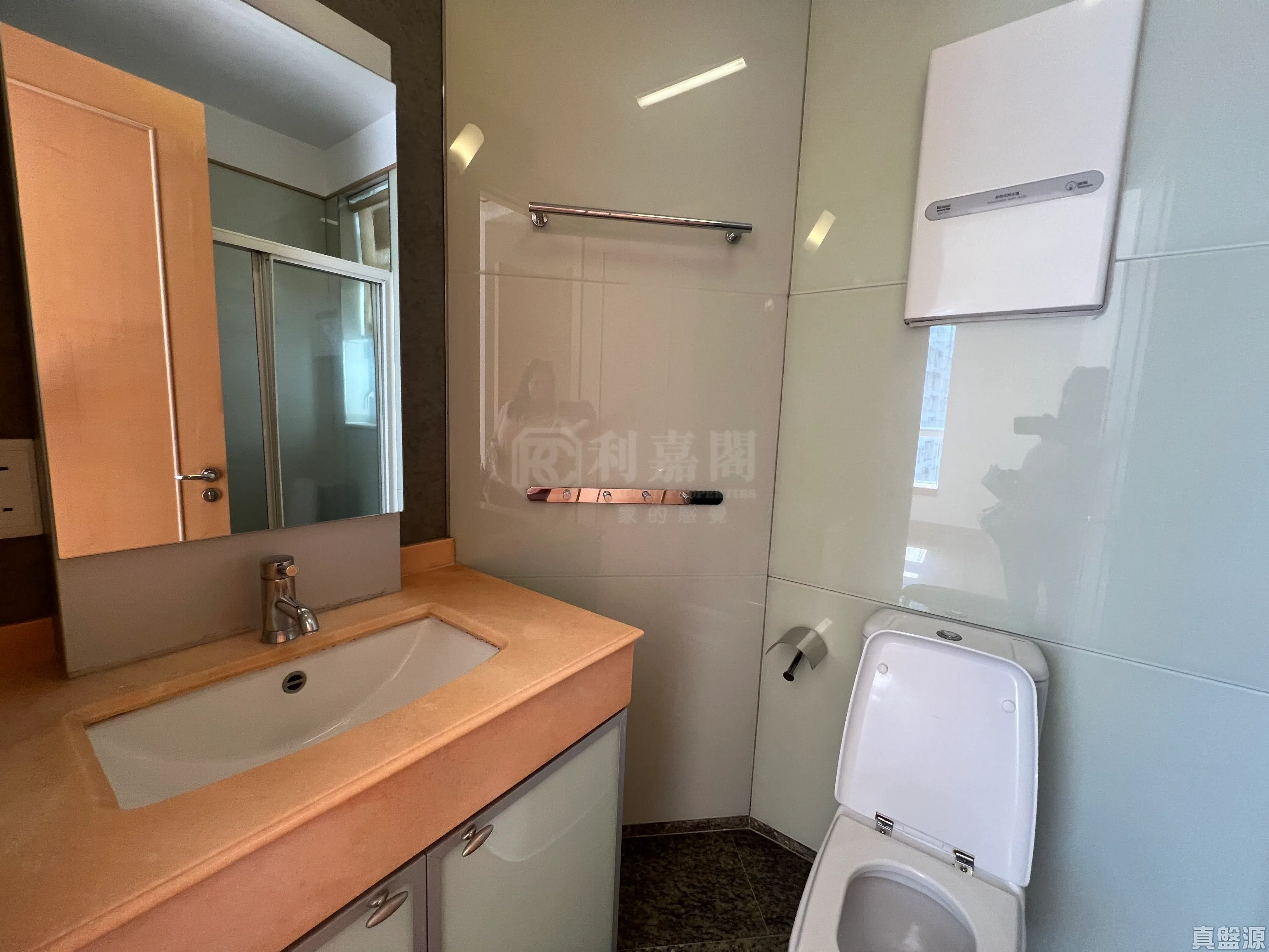 單位為三房連套房設計,浴室裝修企理。(代理提供)