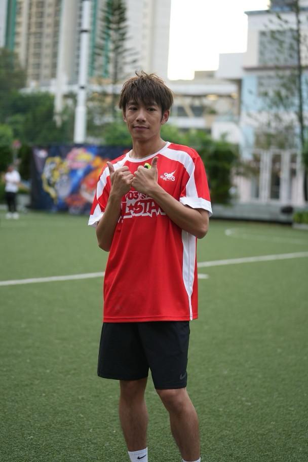 熱愛足球的歌手洪嘉豪自封為全職足球員。