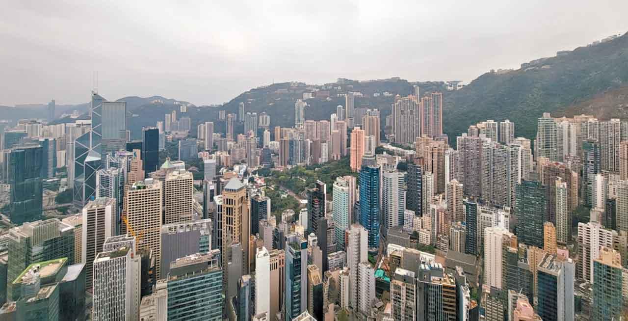 港府今年推出多項措施,包括放寬按揭成數至70%、調整印花稅及取消樓市辣招,利好上半年樓市發展。