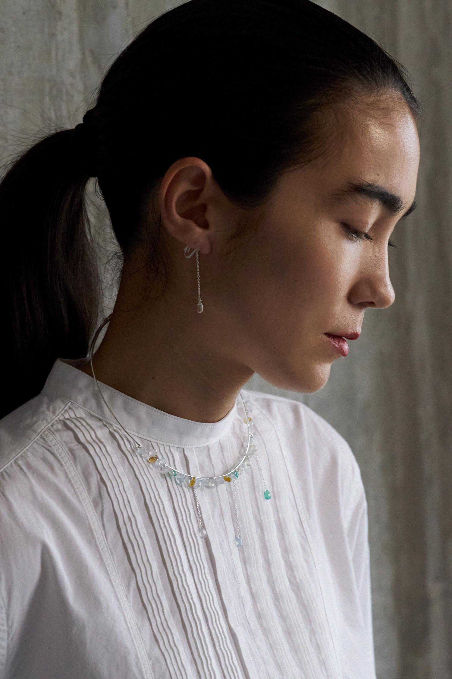 寶石銀耳環 $2,495、閃石銀頸鏈 $6,595