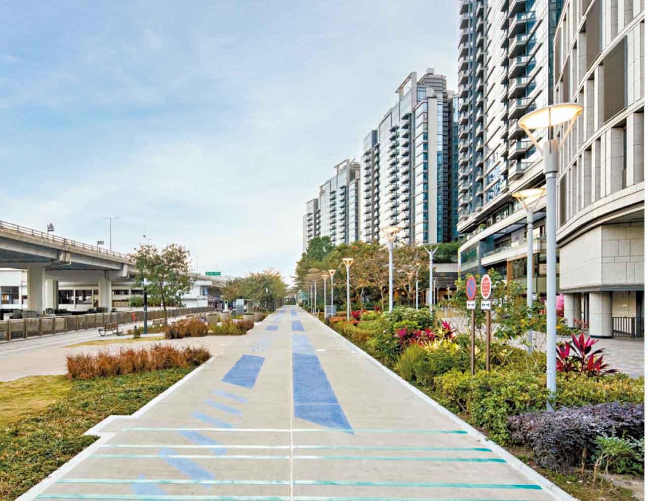 板道毗連北角碼頭一段,正是北角匯對出的北角海濱花園。