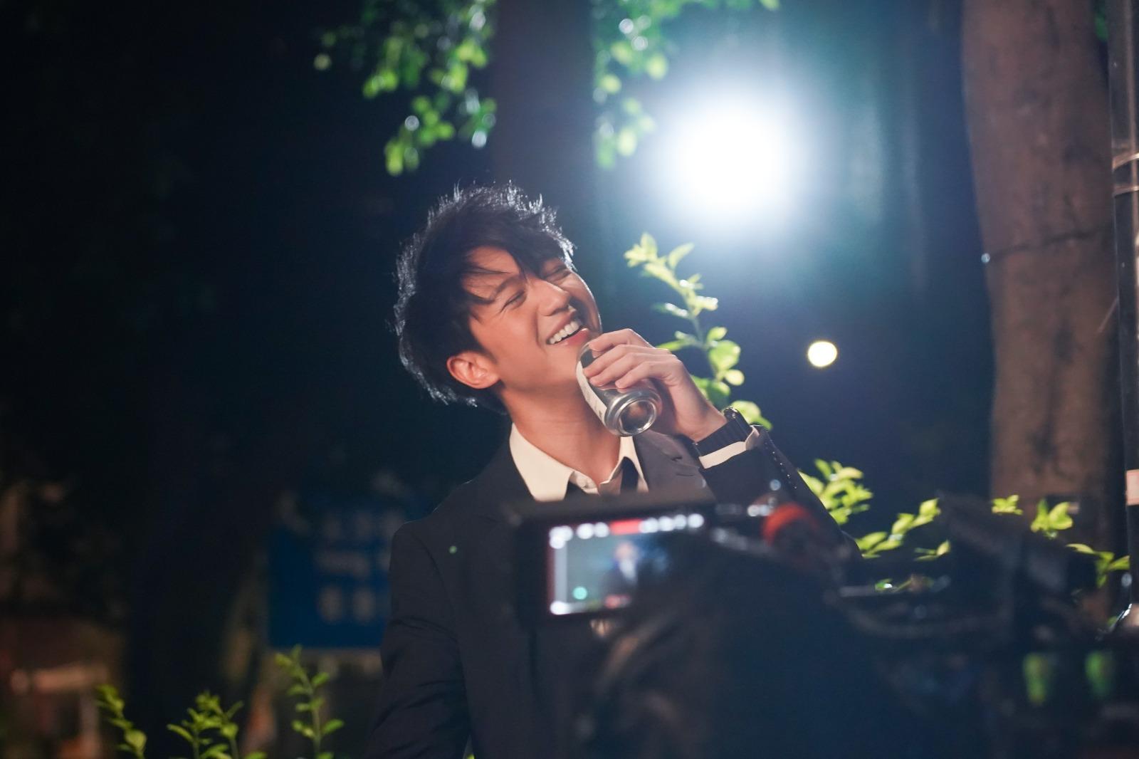 Jay的醉酒look讓人驚豔。