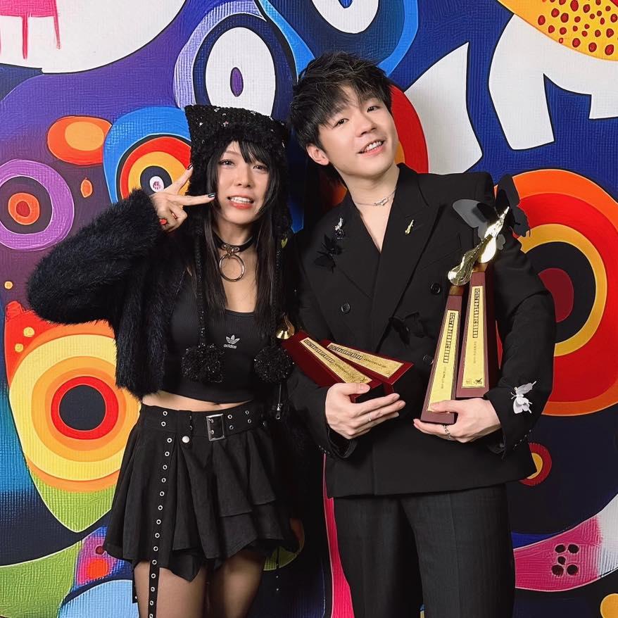 商業電台DJ蔓兒突然失業,令她百感交雜。