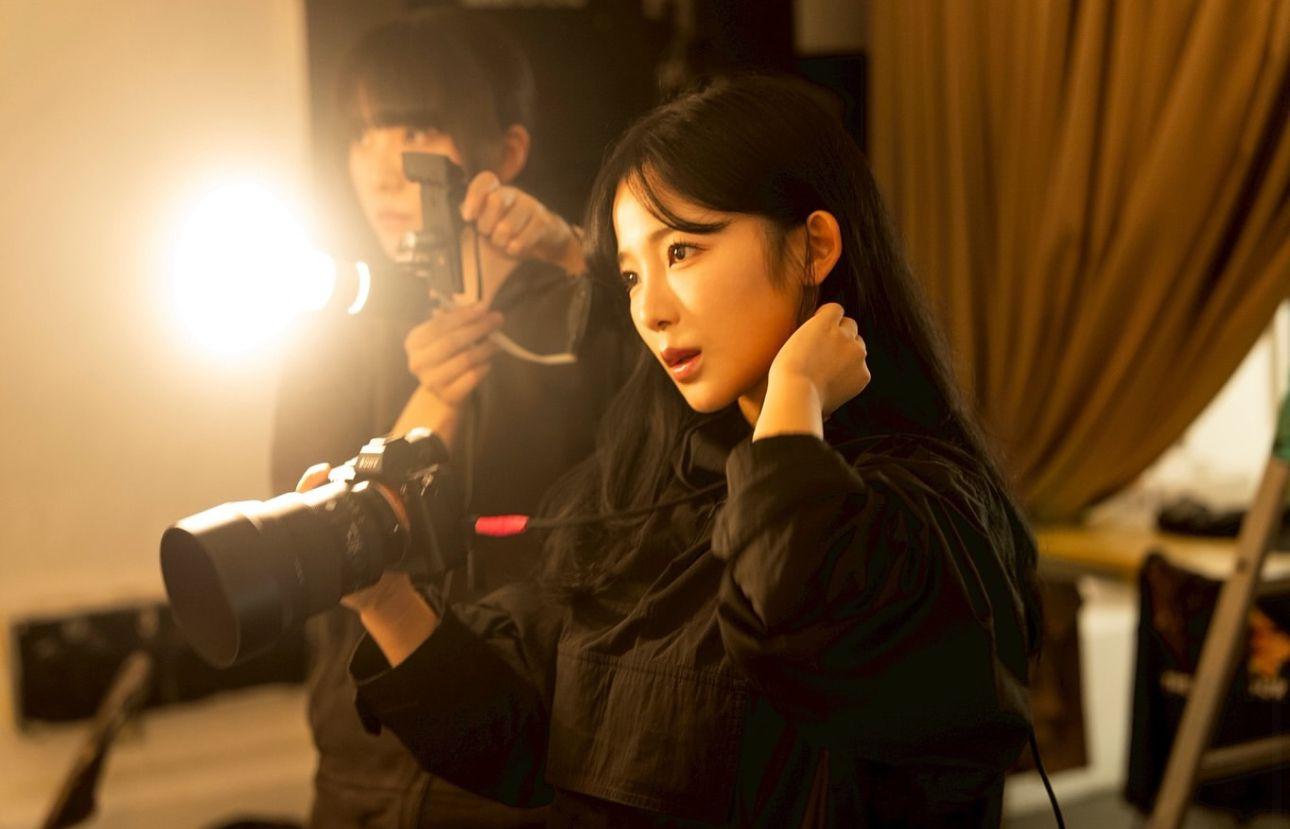 天木純拎起長鏡似模似樣。