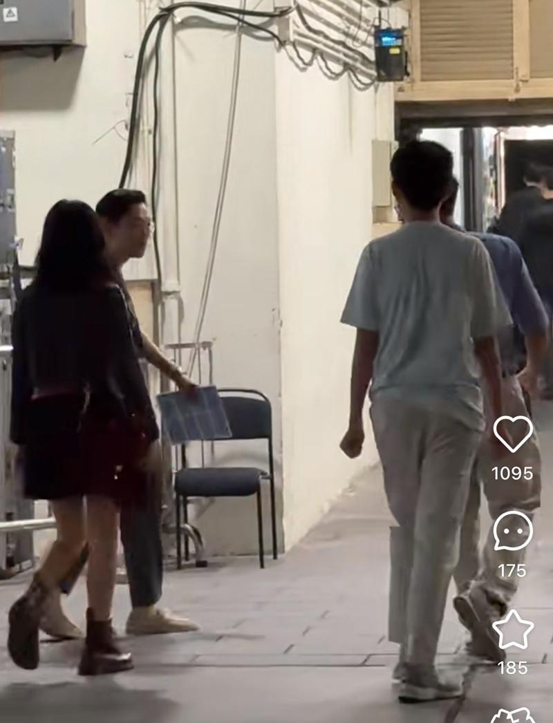 早前有網民拍到Kelly的兒子疑帶女伴現身紅館。