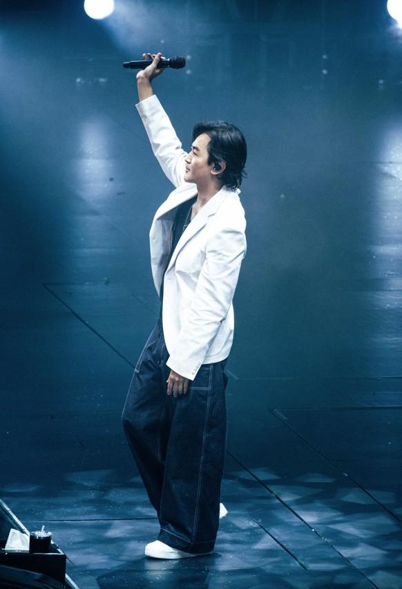 陳慧琳演唱會|鄭伊健報恩Kelly 30年前的「神聖之手」