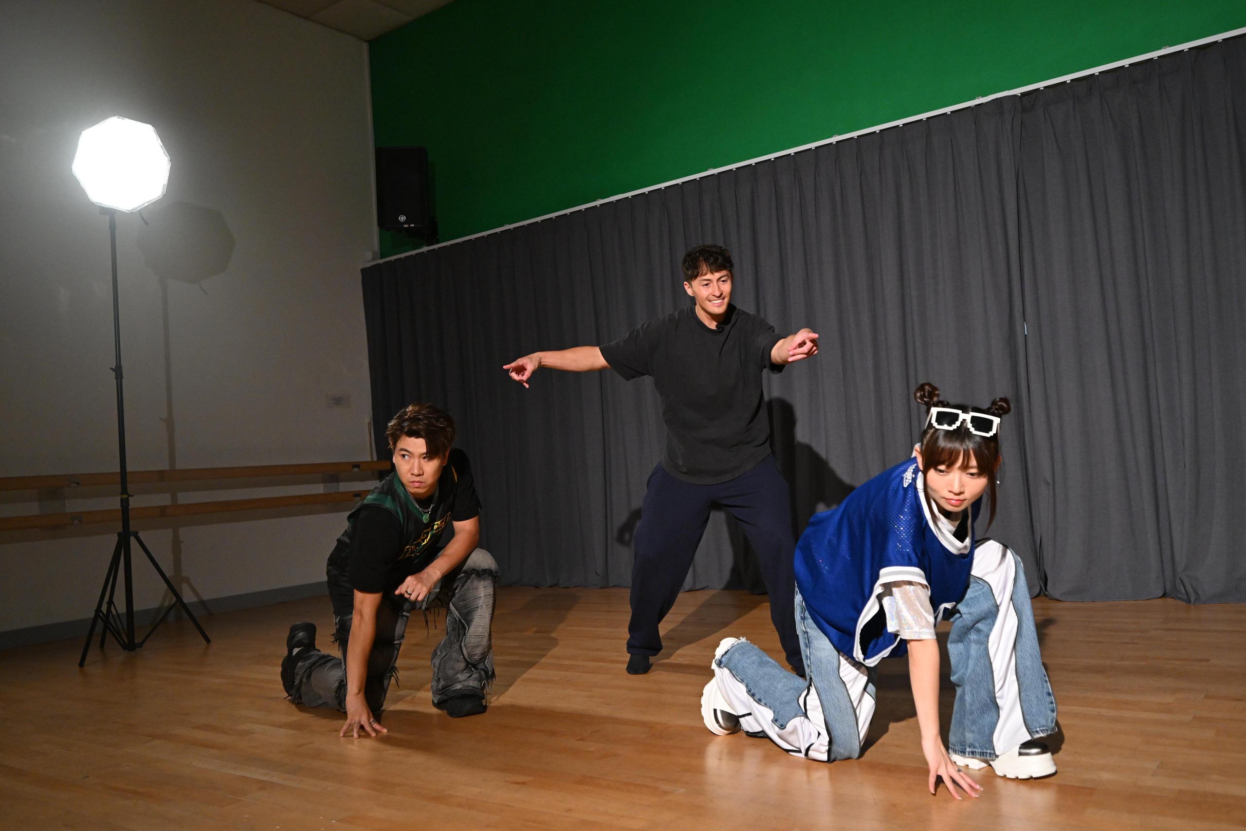 童童趁機偷師,希望日後能在小薯茄的影片中一展舞技及唱歌技巧。