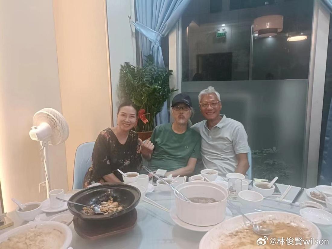 林俊賢去年在微博分享與黃泰來飯局照。