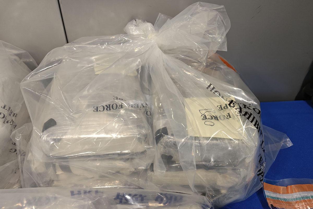 警方在將軍澳拘捕一名43歲男子,並檢獲市值1,200萬元的毒品。