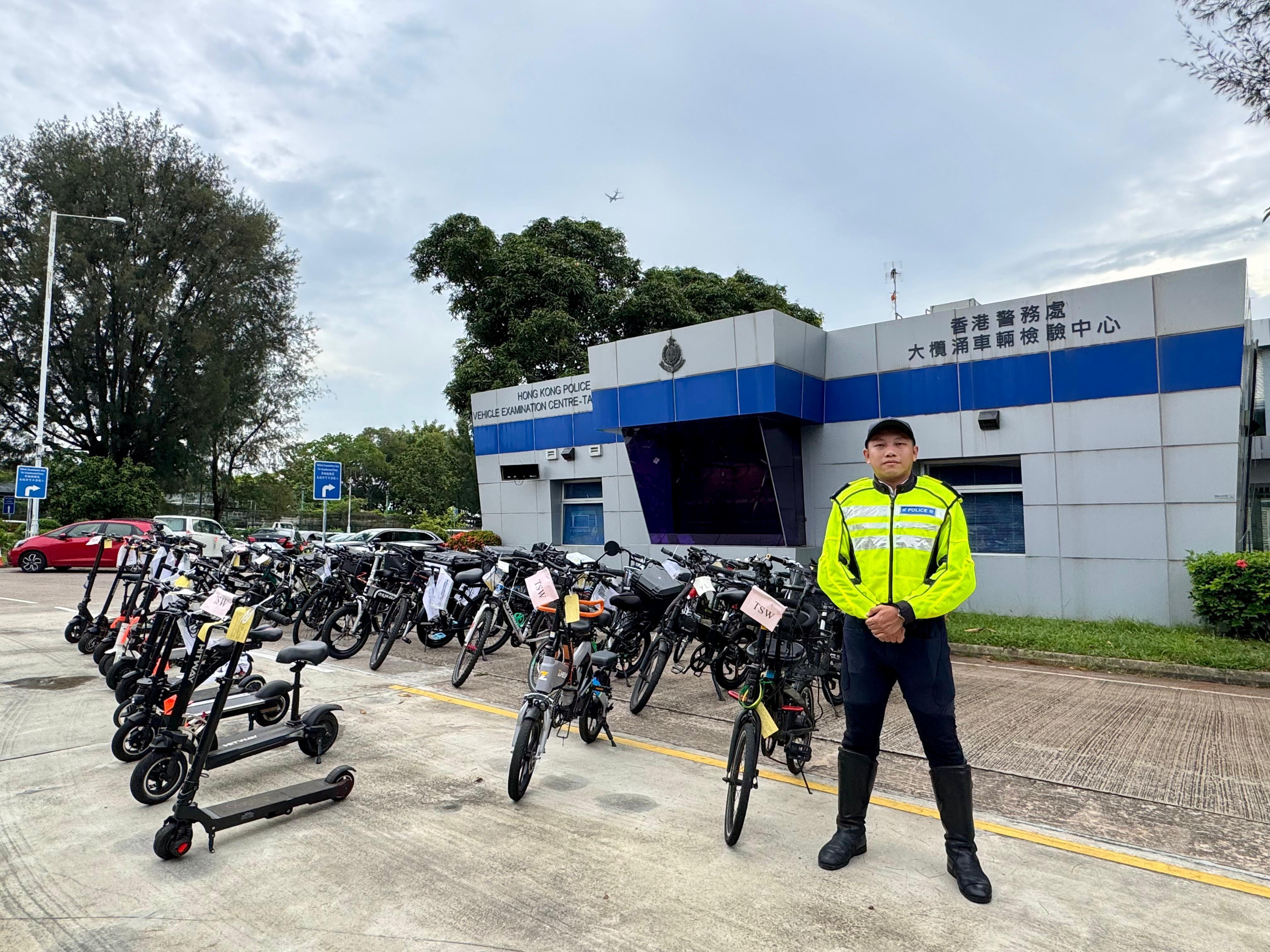 警方在新界北區內進行打擊非法駕駛電動可移動工具行動,一共拘捕81人。(警方提供)